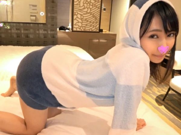 【素人×ハメ撮り】校内カースト頂点の低身長巨乳美少女がチンポにメロメロ！！美形な顔を紅潮させ、甘えた声でおねだりセックス！小柄なボディにたわわな巨乳が揺れる姿は必見！