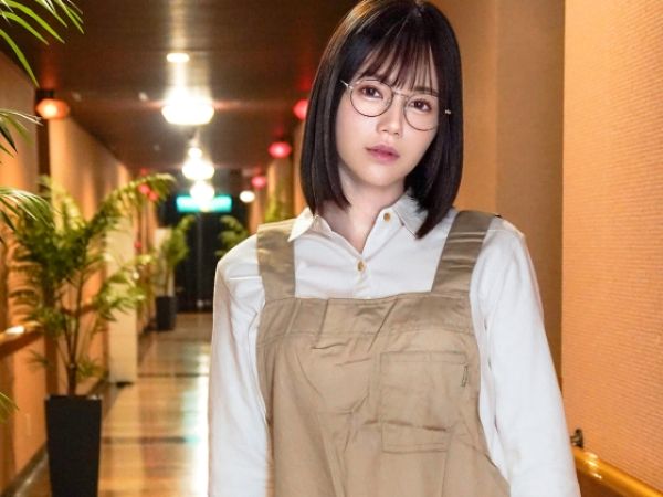 【陰キャ女子の禁断同棲】『もう我慢できない…』ラブホ清掃員のウブな女子がダメニートと禁断の生活！不眠���の彼と過ごす夜は中出しセックスで癒されまくり♡内気な女子が乱れる姿に興奮必至！