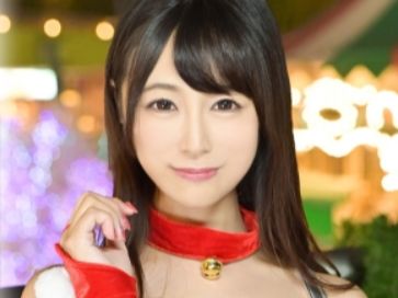 【サンタ美女をナンパ】清楚なお姉さんがサンタコスで大胆に！性なる夜にガン突きピストンで巨乳が激しく揺れ、エロサンタの淫らな姿に興奮MAX！