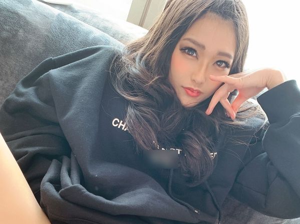 【コスプレ好きの夜遊び女子】『もっと激しく…』制服姿の夜遊び女子がプロのテクで未開発マンコを開発され、本気で感じちゃう即ハメSEX！！