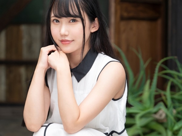 【小柄な美人妻の敏感プレイ】『壊れちゃう…』華奢な身体を鬼ピストンで責められ、ピンクのマンコから潮吹きまくり！敏感すぎる人妻が快感に悶える！♡