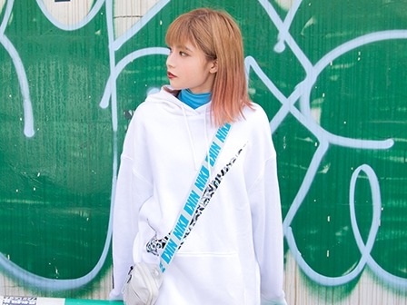 【19歳ギャルのAVデビュー】初々しいギャルがカメラの前でセックスに挑戦！口内射精された精液の味に驚き＆戸惑い！？ 初めてづくしのエロかわデビュー作！ｗｗ