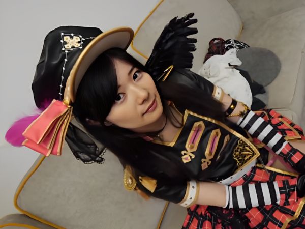 【20歳アイドルがコスプレSEX解禁！】アイドルが制服コスで着衣ハメ！騎乗位で感じまくり、正常位で連続アクメ！アイドルオマンコが淫乱覚醒♡