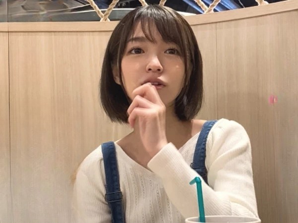 【爆乳コ【エキゾチック美少女の初体験】『もう…入らないよ…』キツマンにデカチン挿入！快感に耐えきれず、喘ぎ声が止まらない！エキゾチックな美貌と敏感ボディのギャップに興奮必至！初撮りで見せる本気のエロさ、見逃せない！♡スプレイヤー】『反則級』の巨乳ちゃんがコスプレで大胆露出！びちょ濡れマ○コがエロすぎ