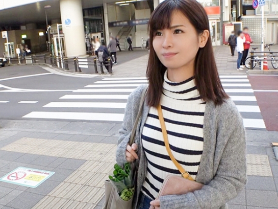 【欲求不満人妻の危険なナンパ】『旦那じゃ物足りないの…』パイパン奥様が他人棒に溺れる！性に飢えた人妻が禁断の快楽を求め、激しく乱れまくる！♡