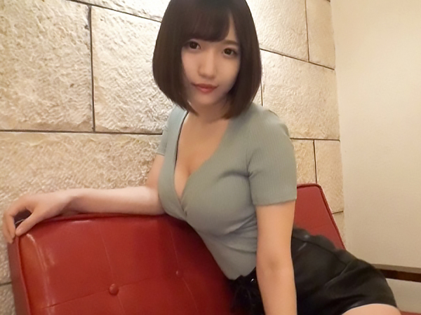 【パイパンお姉さんの生ハメ正常位】スベスベのパイパンマンコに生チンがズブズブ！お姉さんが正常位で激しく突かれてイキまくり、最後は濃厚ザーメンを顔面ぶっかけ♡素人とは思えないエロさ！