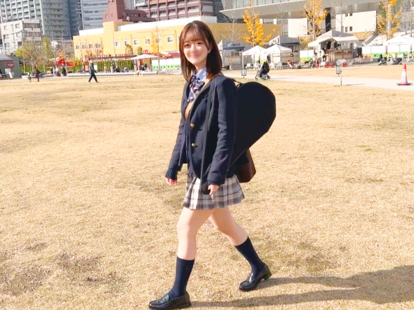 【制服娘のむっちりボディ】『ダメ…イッちゃう…』激かわ素人JKがハメ撮りで色白ボディを激しく責められ、膣奥までズッポリ挿入！淫らなアクメ顔を晒しちゃう♡