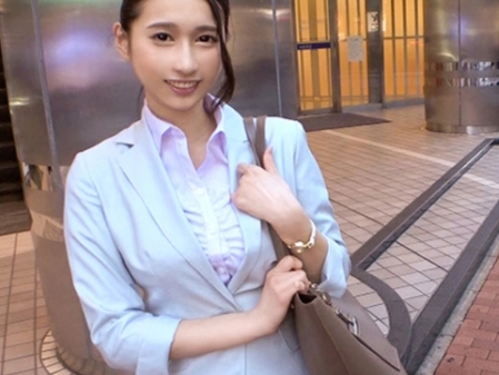 【即ハメOLナンパ】美脚美ボディのキャリアウーマン、仕事帰りにガチSEX！街中で声をかけたら即ホテルIN！パンツを脱がしたら濡れマン全開！！チンポで激突きされ感じまくる！！