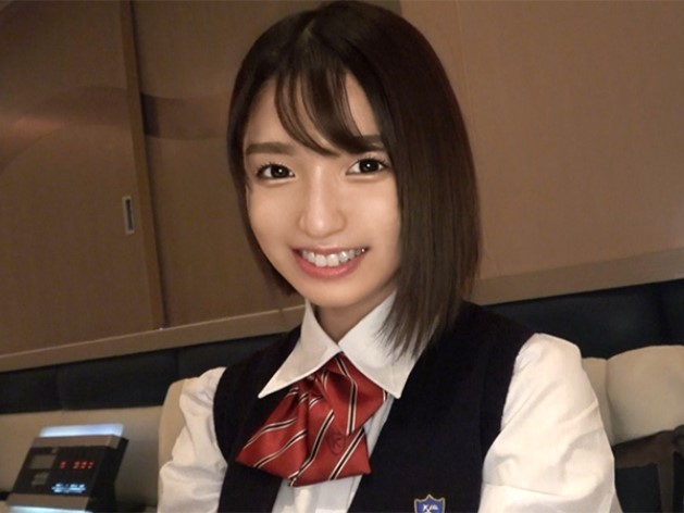 【制服美少女の過激な誘惑】『見ないで…』無防備なくぱぁでアソコもアナルも丸見え！ヌルヌルおまんこがちんぽを飲み込み、激しく腰を振る！ 制服姿で見せる大胆なエロさはヤバい！ 敏感なカラダは快楽に溺れ、とんでもないことに…♡