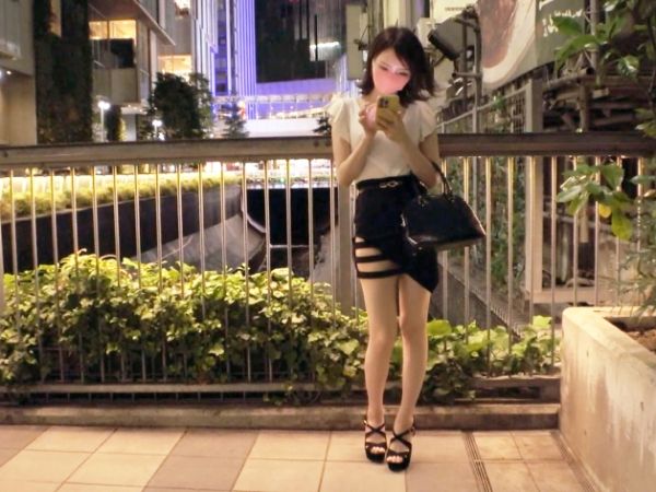 【美ボディお姉さんの淫乱覚醒】『奥まで…突いて…』色白スレンダーな美容部員が、膣奥ガン突きで連続絶頂！クリを弄りながらピストンされ、貪欲に快楽を求める姿は必見！！