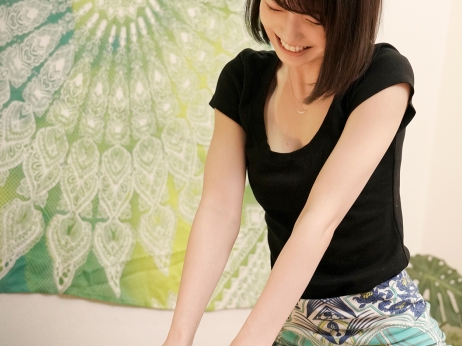 【スレンダーエステ嬢の淫乱ご奉仕！】華奢なボディの美人エステ嬢がねっとりご奉仕♡敏感マンコで肉棒を包み込み、中出しセックスで悶絶絶頂！