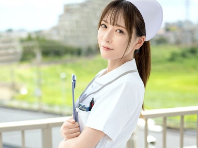 【清楚系ナースの裏の顔】仕事中は真面目なのに、実はチンポ大好きド変態！可愛い顔してエロすぎる♡ 看護師の制服の下は、スケベなカラダとアソコが疼いてる！