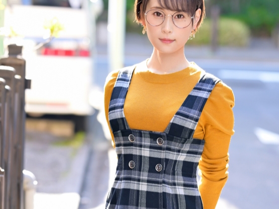 【メガネ美少女の訪問セックス】スレンダーなメガネっ娘が素人男性宅に突撃！ねっとり濃厚プレイで乱れまくる♥ 素人男性をメロメロにする愛情たっぷりセックスに注目！