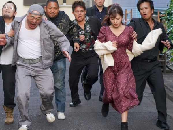 【地元NTRの悲劇】『やめて…お願い…』帰郷した元カノが夜職時代の粘着客に居場所を特定され、無理やり犯される…元カレとの甘い再会が一転、胸糞悪い現実に！！