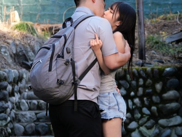 【田舎で再会した元カノと禁断の汗だくセックス】『久しぶり…でもやっぱり気持ちいい…』高校時代の幼馴染と地元で再会、当時の甘酸っぱい記憶が蘇り、互いの体を貪り合う濃厚プレイ！！抑えきれない欲望が爆発する瞬間がエロすぎる♡