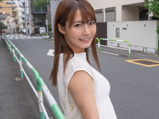 【バック】めちゃくちゃキュートな美少女が制服コスプレプレイ！バックからビンビンのチンコで突かれ喘ぎ乱れちゃう！記事