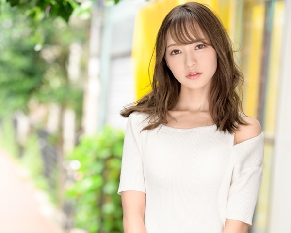 【神対応ヘルス嬢】『まだまだイケるでしょ？♥』フェラで抜いた後、美尻をフリフリ素股からそのまま騎乗位で挿入しちゃう小悪魔風俗嬢！！