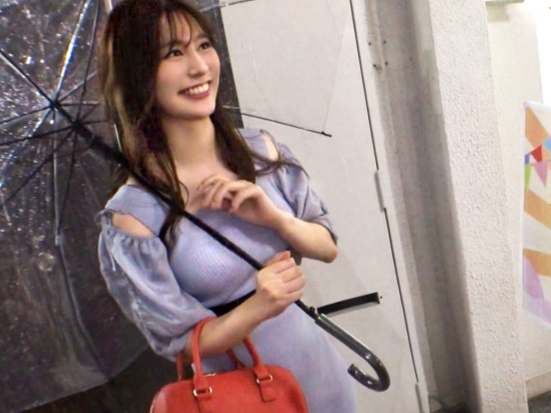 【巨乳ナンパ】おっとり系美巨乳お姉さん、街中で声をかけられエッチな誘惑に負ける！豊満なボディを激しく揺らして感じまくる姿がエロすぎる♥