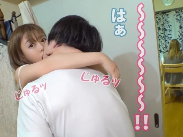 【同棲カップル逆NTR】彼女が隣にいるのに…彼氏を誘惑してヤリまくる！スリル満点の浮気セックスで彼氏を寝取る小悪魔女子の危険な遊び♡