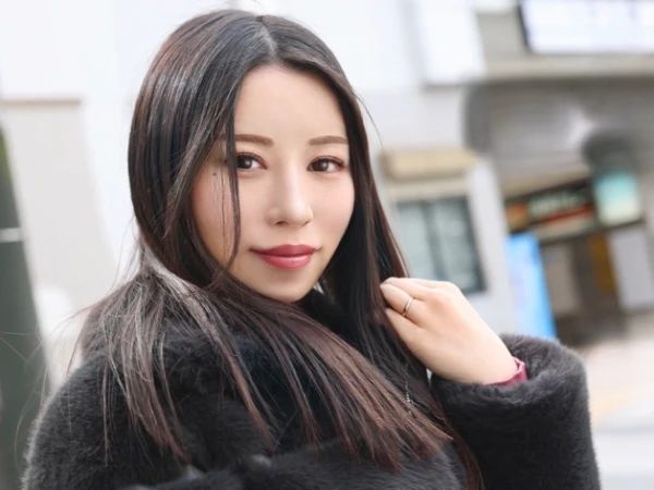 【三十路人妻の危険な欲望】オナニーじゃ満足できない巨乳美人奥様が、他人チンポに夢中！欲求不満をぶつけるように貪りまくる淫乱SEX！！