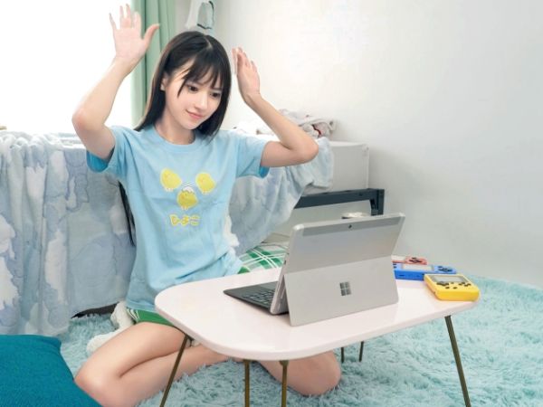 【元アイドルヲタクの性欲大爆発】『久々のエッチ、気持ち良すぎ！』ニート生活で溜まった欲求をコスプレSEXで解放！おじさんチンポで激しく突かれ、アイドル時代の可愛さそのままに乱れまくる！