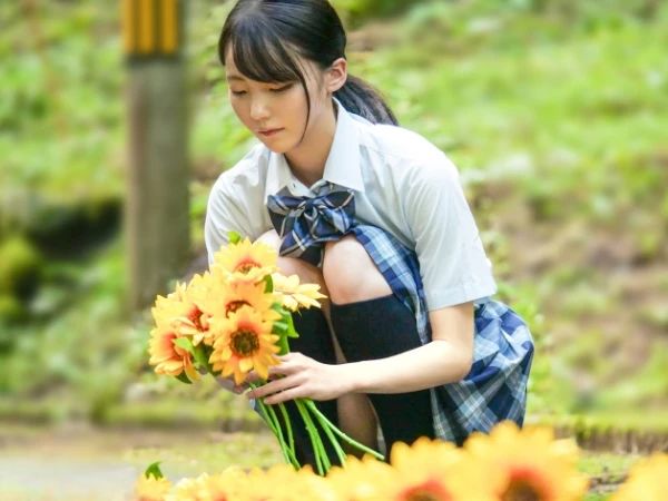 【夏の田舎で燃える情熱】幼馴染と過ごす暑い夏の日、汗だくで絡み合う本能むき出しのセックス！何もない田舎で、互いの体を求め合い、蝉時雨の中、熱い吐息と汗が交じり合う、忘れられない夏の思い出…♡